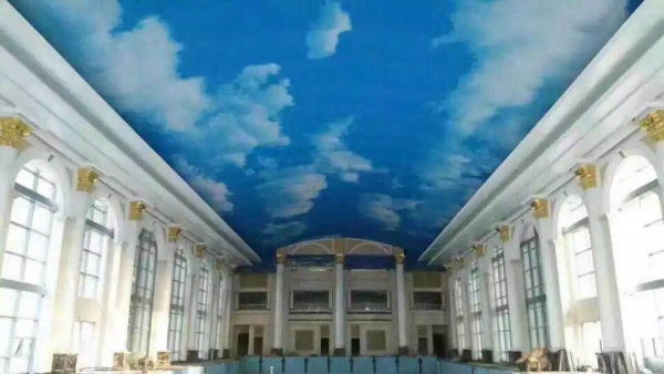 游泳馆蓝天白云...
